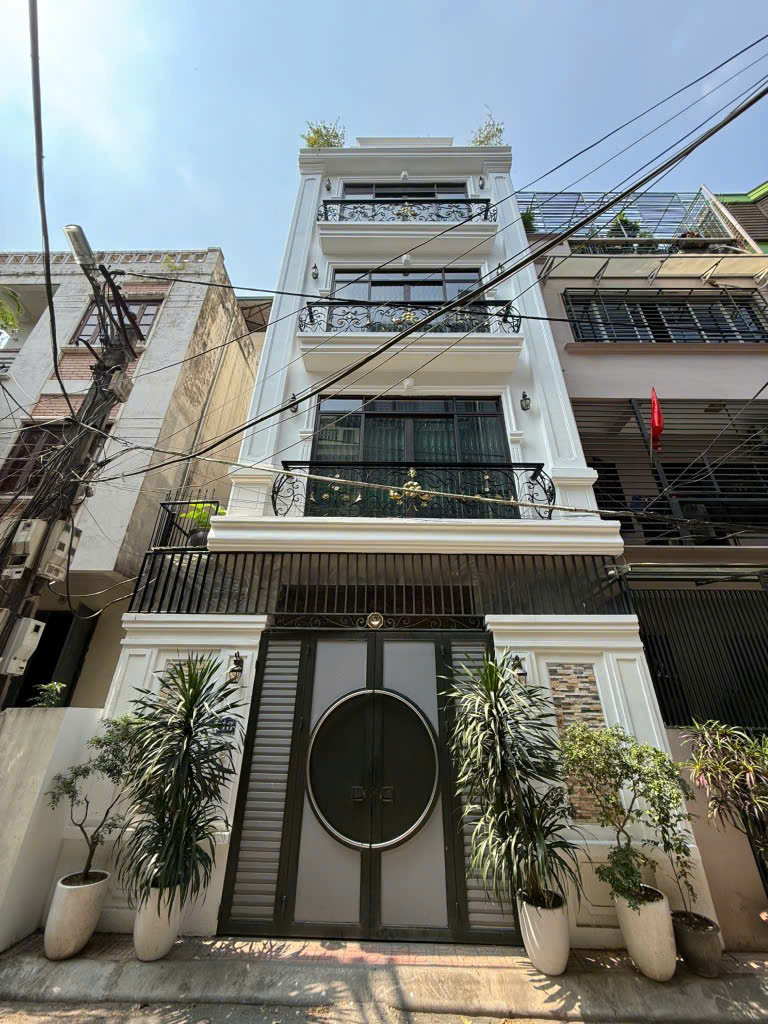Tôi chính chủ cần bán gấp nhà riêng 45m 6 tầng ngõ 521 Trương Định. Gara Ô tô LH: 0336277055. Không tiếp MG